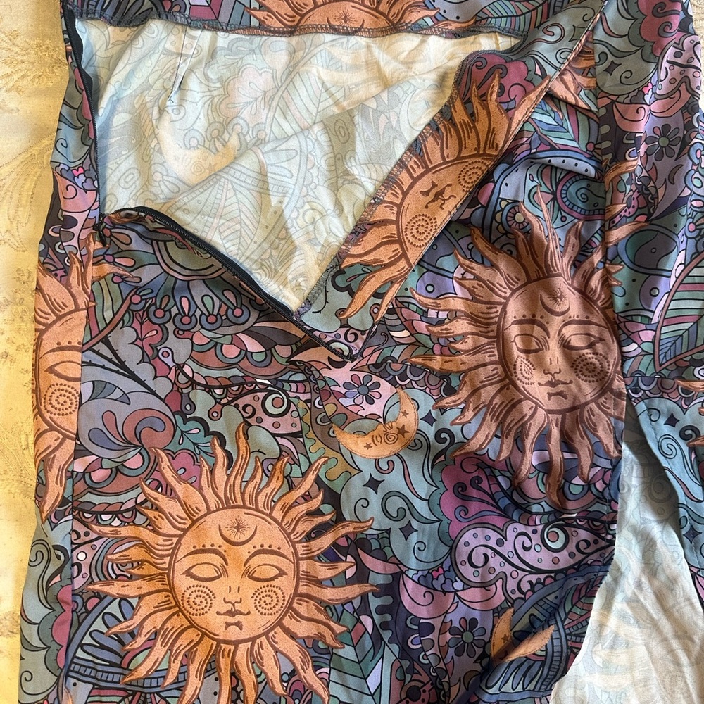 NWT ROMWE Sun & Paisley D
Skirt - Multicolor - Picture 4 of 6